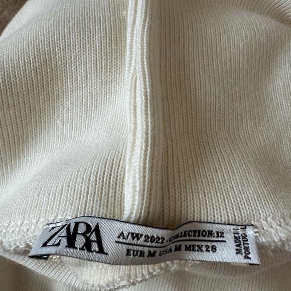 Women’s Zara Brand sleeveless cream colored turtleneck - Picture 5 of 5